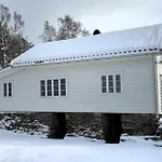 3 Bedroom Awesome In Vikebygd
