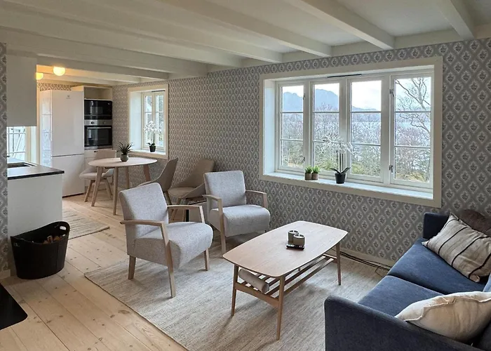 3 Bedroom Awesome In *