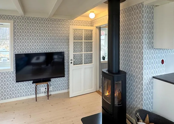 3 Bedroom Awesome In Holiday home *